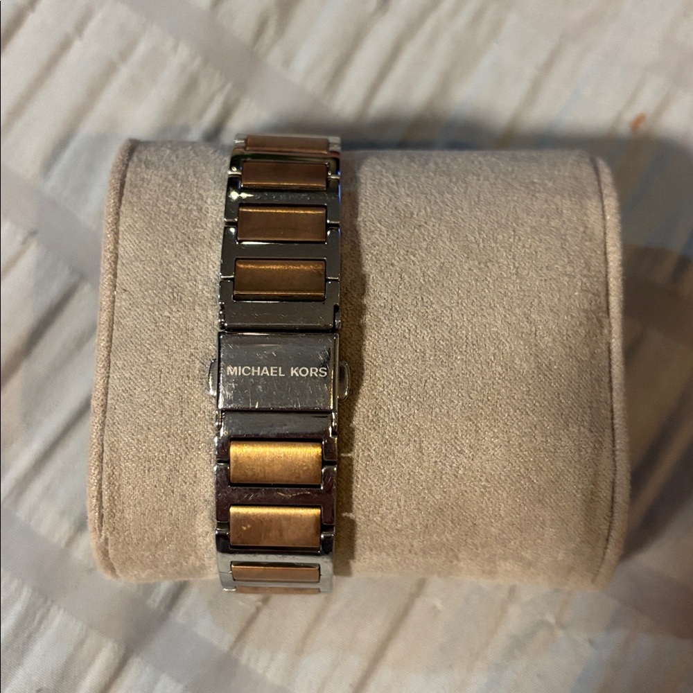 Michael Kors Silver and Gold womens Watch - Picture 3 of 3
